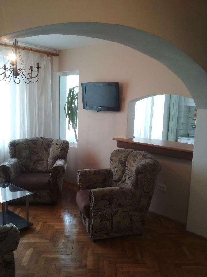 Pelican Proxy Apartment Oradea Buitenkant foto